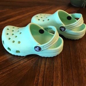 ✨ GUC toddler size 7 mint green CROCS ✨